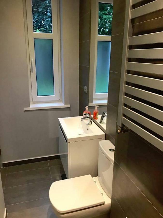 Red & Grey Apartment Олщин Екстериор снимка