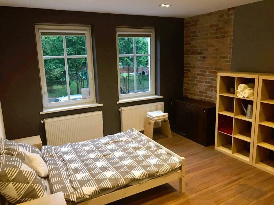 Red & Grey Apartment Олщин Екстериор снимка